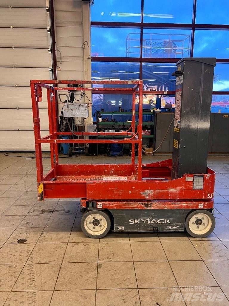 SkyJack SJ 16 Vertikalna dvigala
