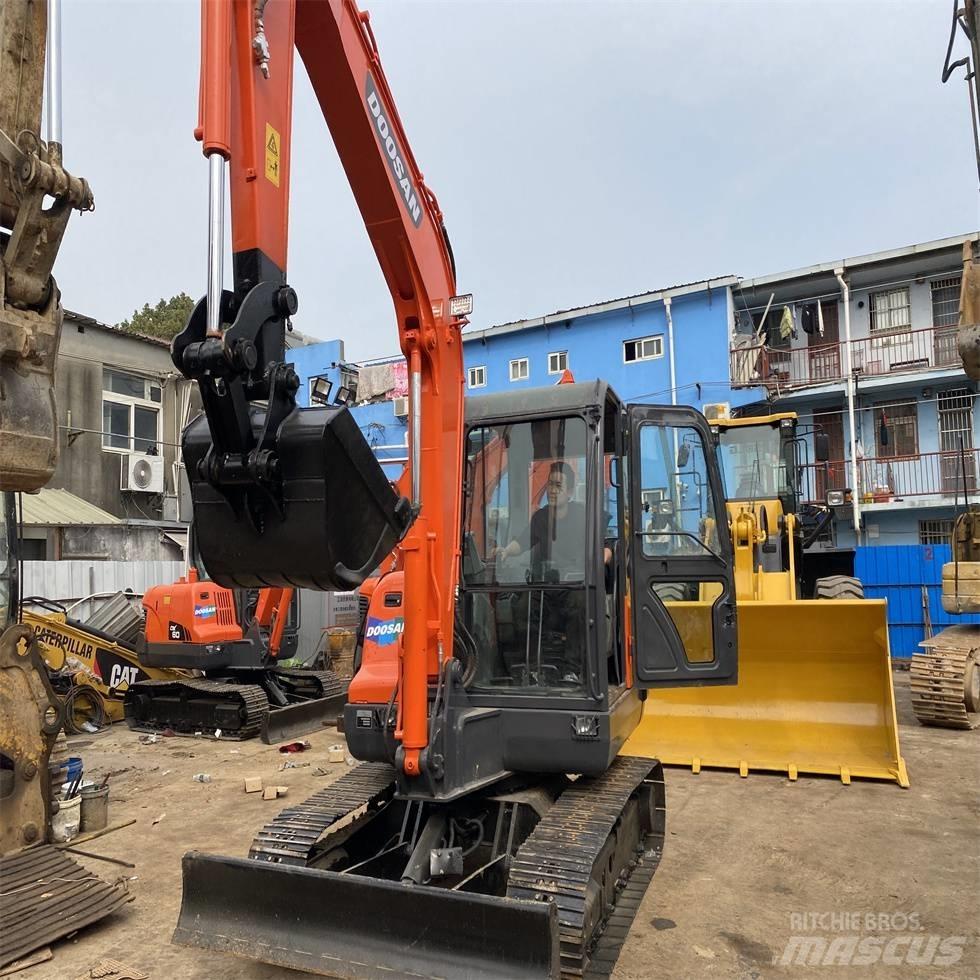 Doosan DX 60 Bagri goseničarji