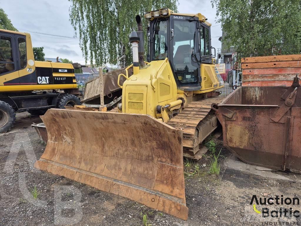 Komatsu D51EX-22 Buldožerji goseničarji