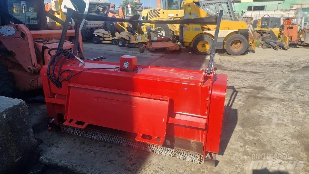 CAT ASV RC100 Skid steer mini nakladalci