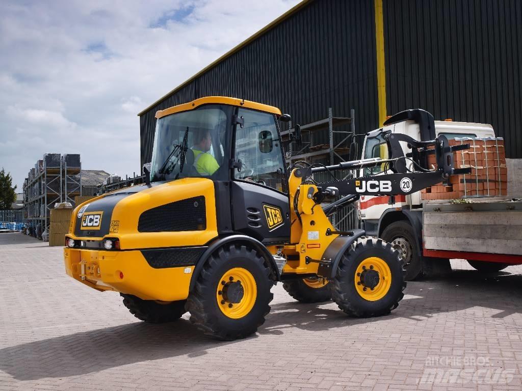 JCB 406 Kolesni nakladalci