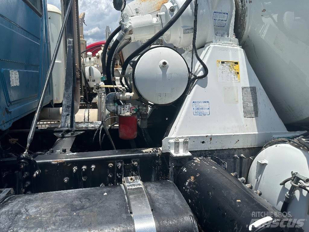 Mack GU 800 Drugi tovornjaki