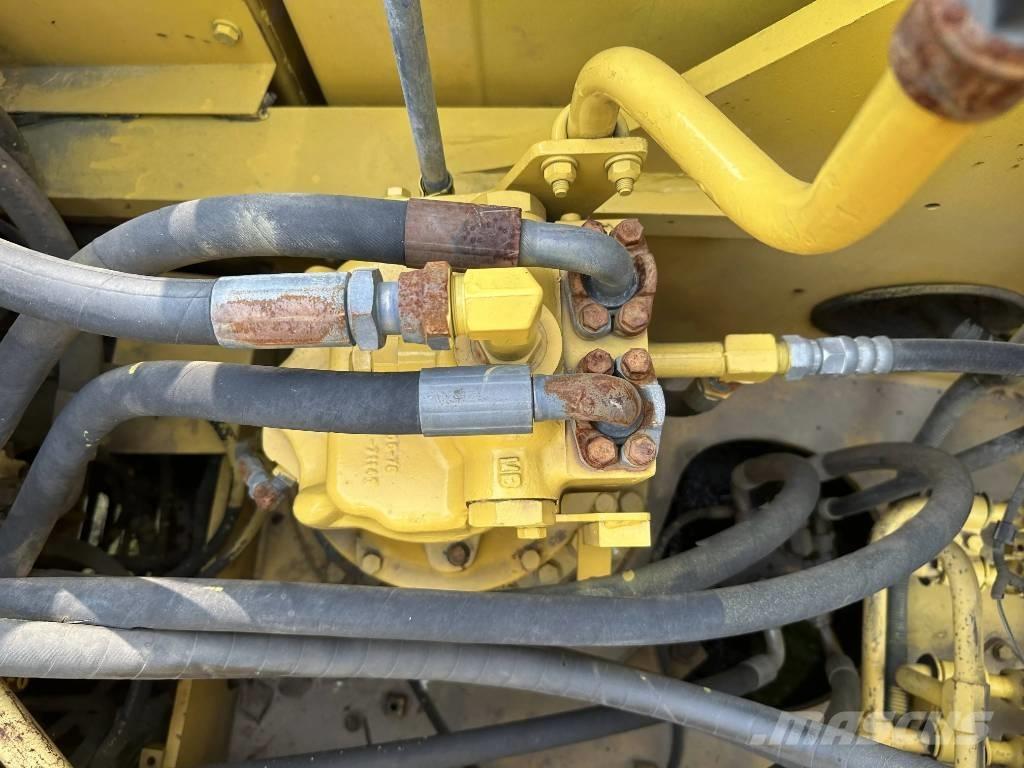 Komatsu PC240-8 Bagri goseničarji