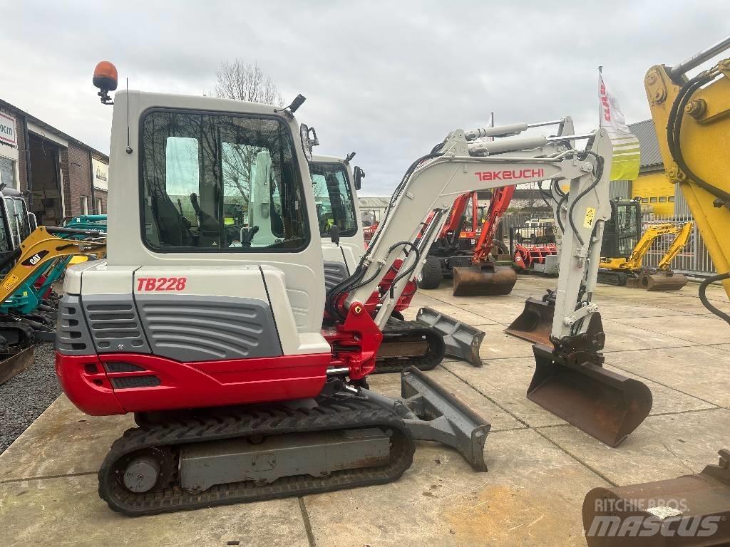Takeuchi TB228 Mini bagri <7t