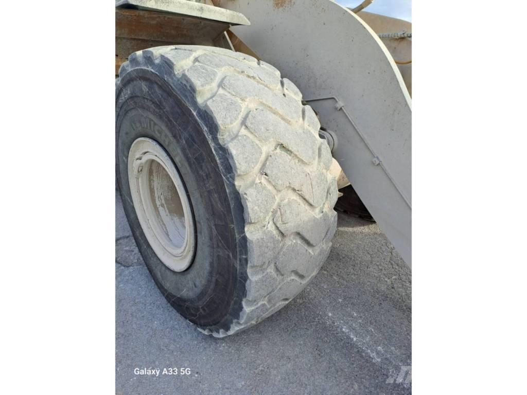 CAT 972 K Kolesni nakladalci