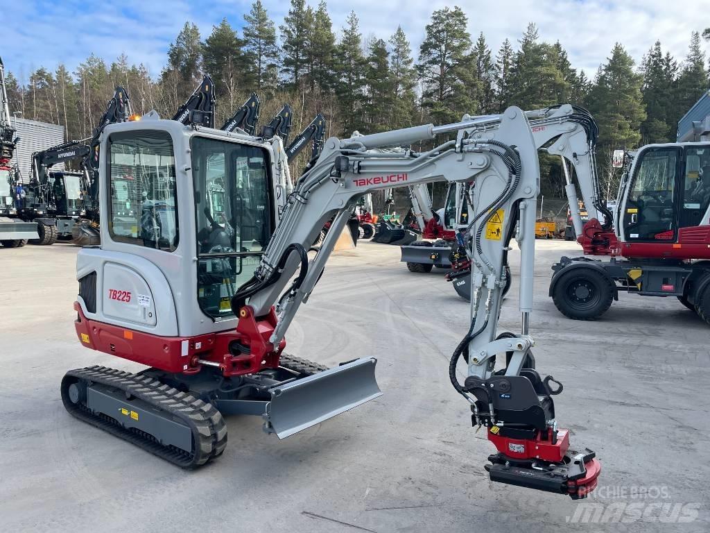 Takeuchi TB 225 Mini bagri <7t
