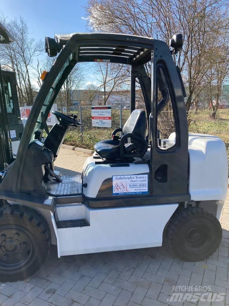 Nissan YG1D2A32Q Dizelski viličarji