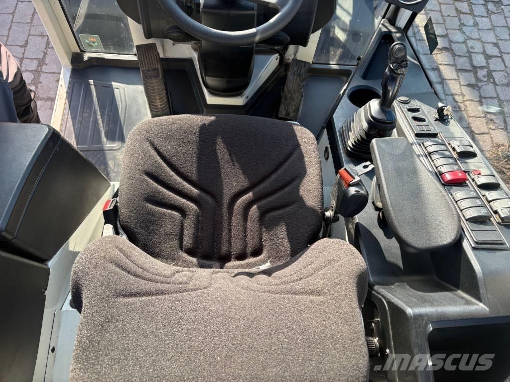 Liebherr L 506 Kolesni nakladalci