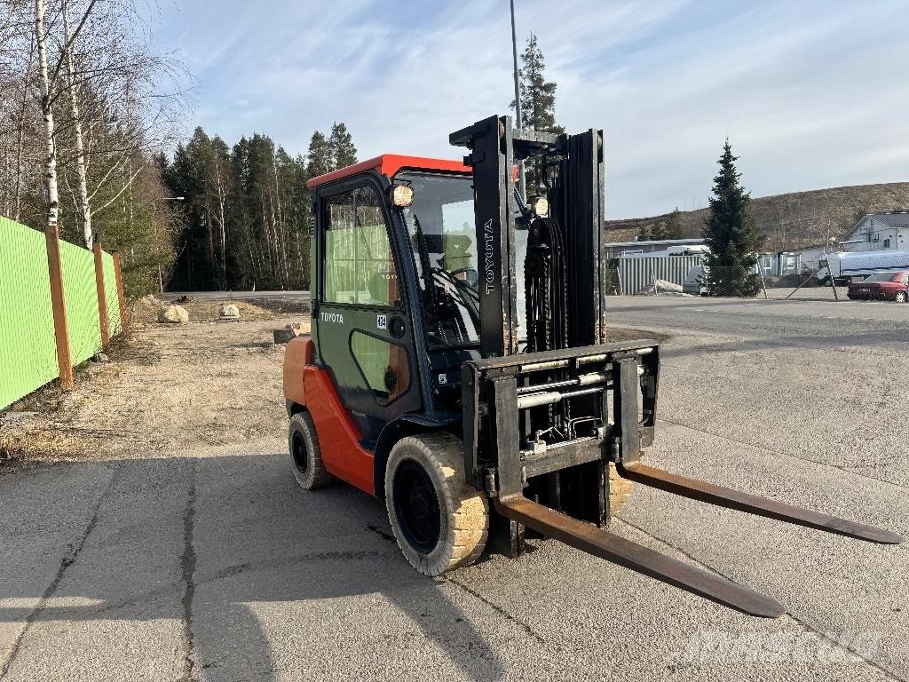 Toyota 02-8 FDF 30 Dizelski viličarji