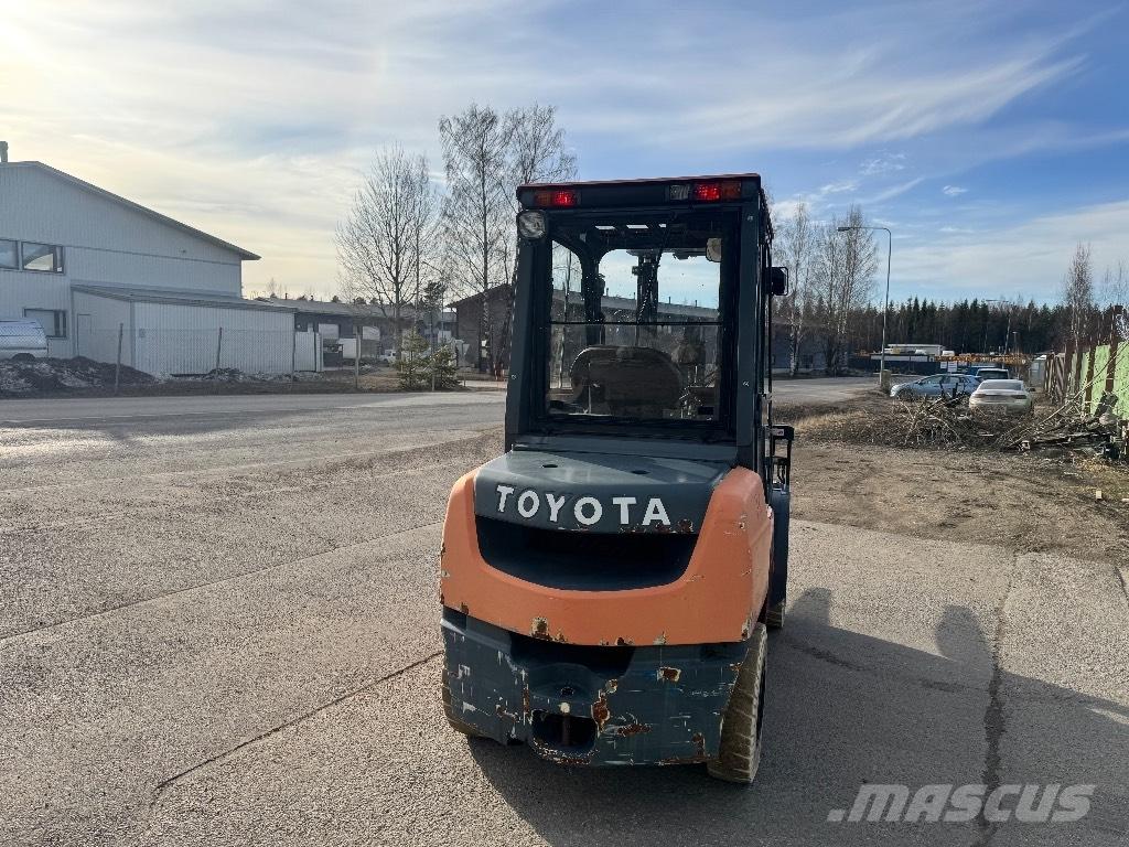 Toyota 02-8 FDF 30 Dizelski viličarji