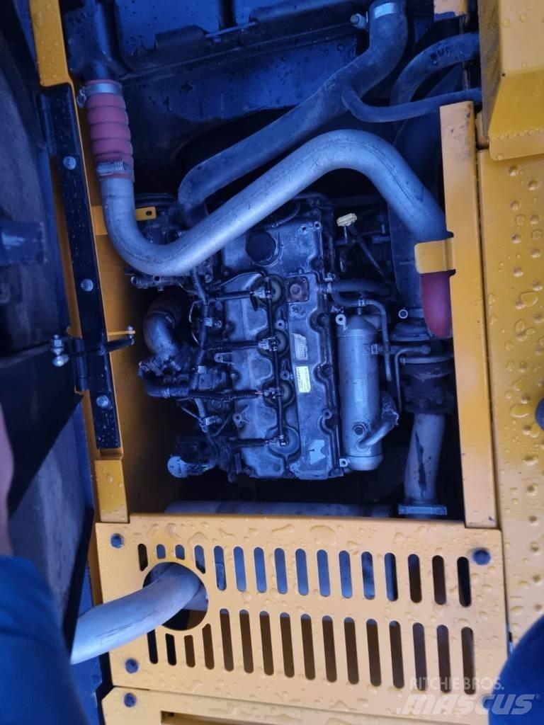 JCB JS 160 LC Bagri goseničarji