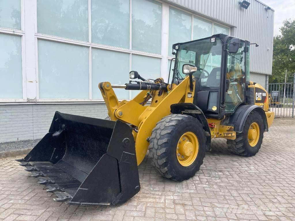 CAT 906 M    2018 Kolesni nakladalci