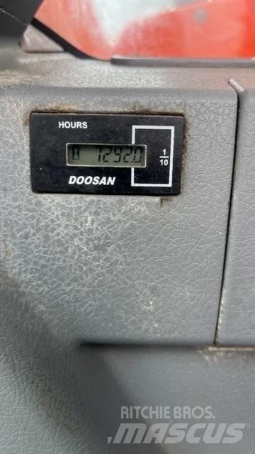 Doosan DX 140 Bagri goseničarji