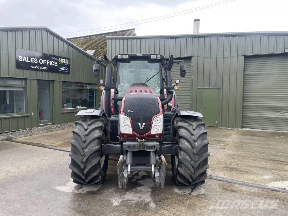 Valtra T 153 Traktorji