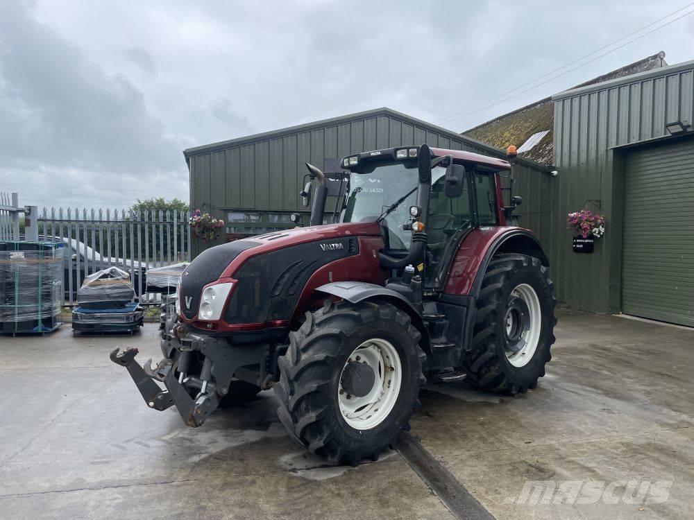 Valtra T 153 Traktorji