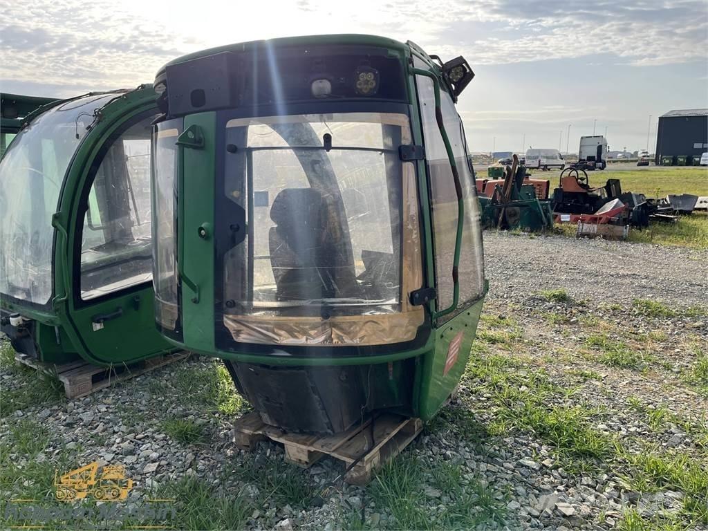 John Deere 1010E Kabine in notranjost