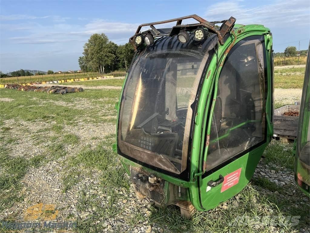 John Deere 1010E Kabine in notranjost