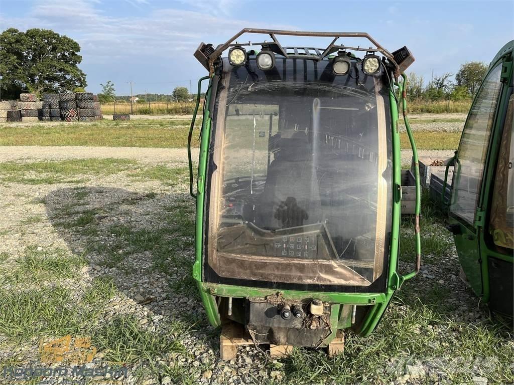 John Deere 1010E Kabine in notranjost