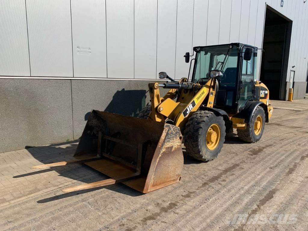 CAT 906 Kolesni nakladalci