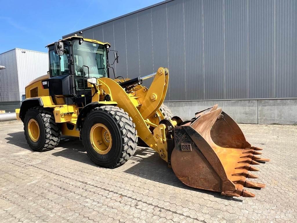 CAT 926M Kolesni nakladalci