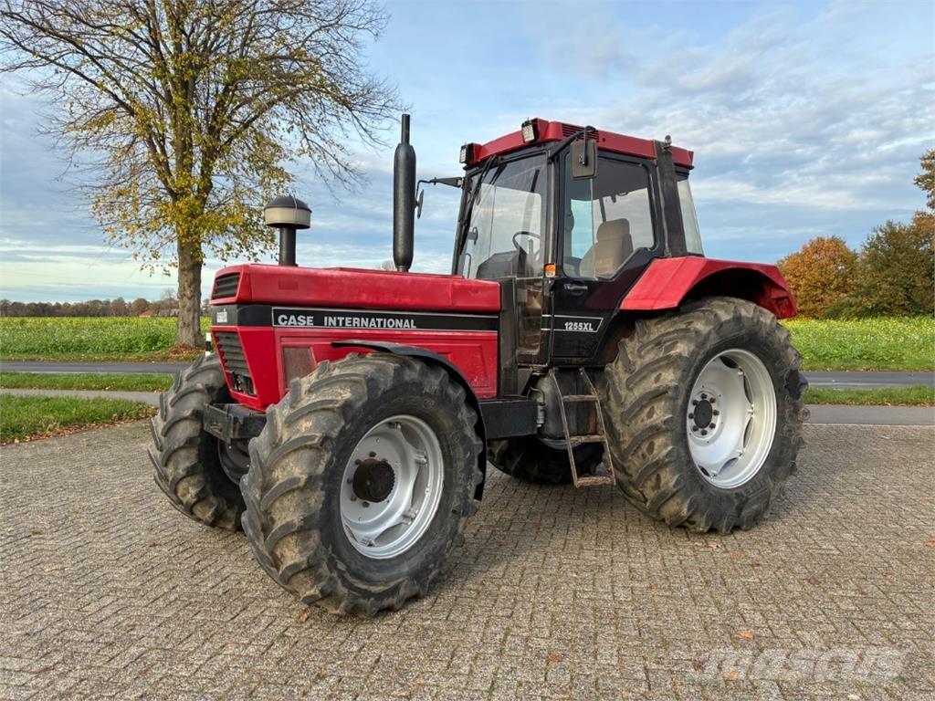 Case IH 1255 Traktorji
