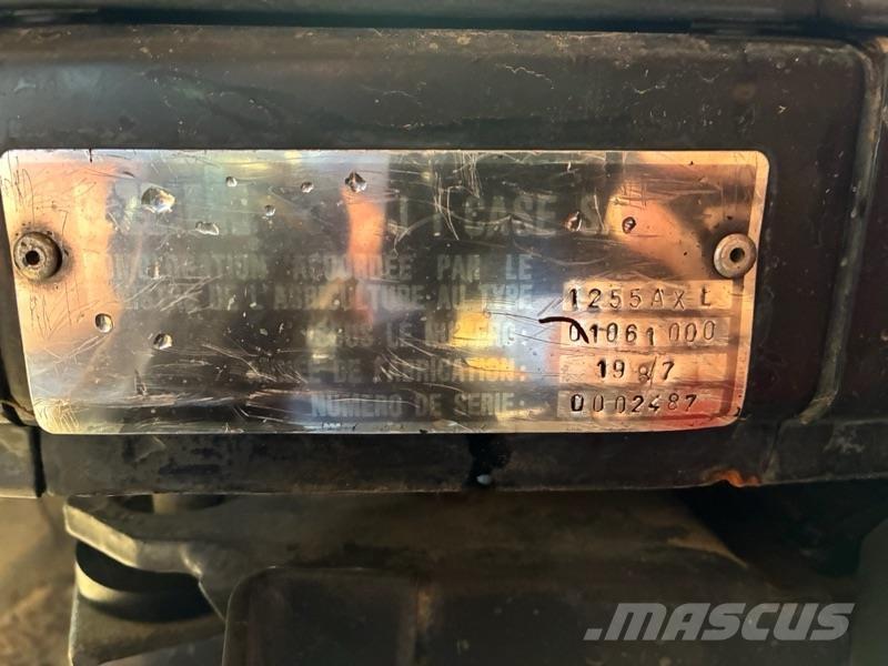 Case IH 1255 Traktorji