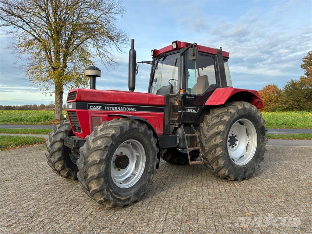 Case IH 1255 Traktorji