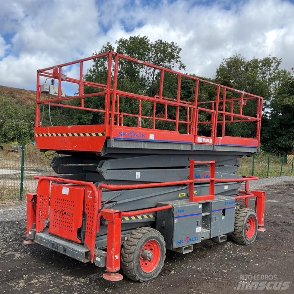 SkyJack SJ 9250 RT Škarjaste dvižne ploščadi