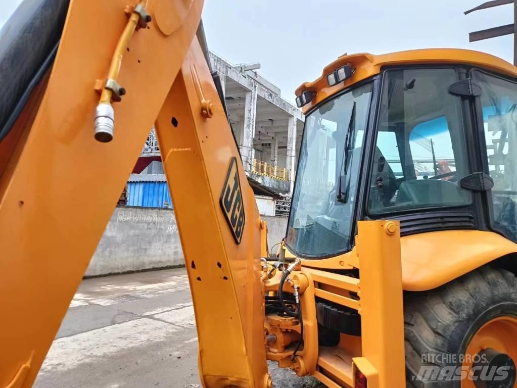 JCB 3 CX Bagri na kolesih
