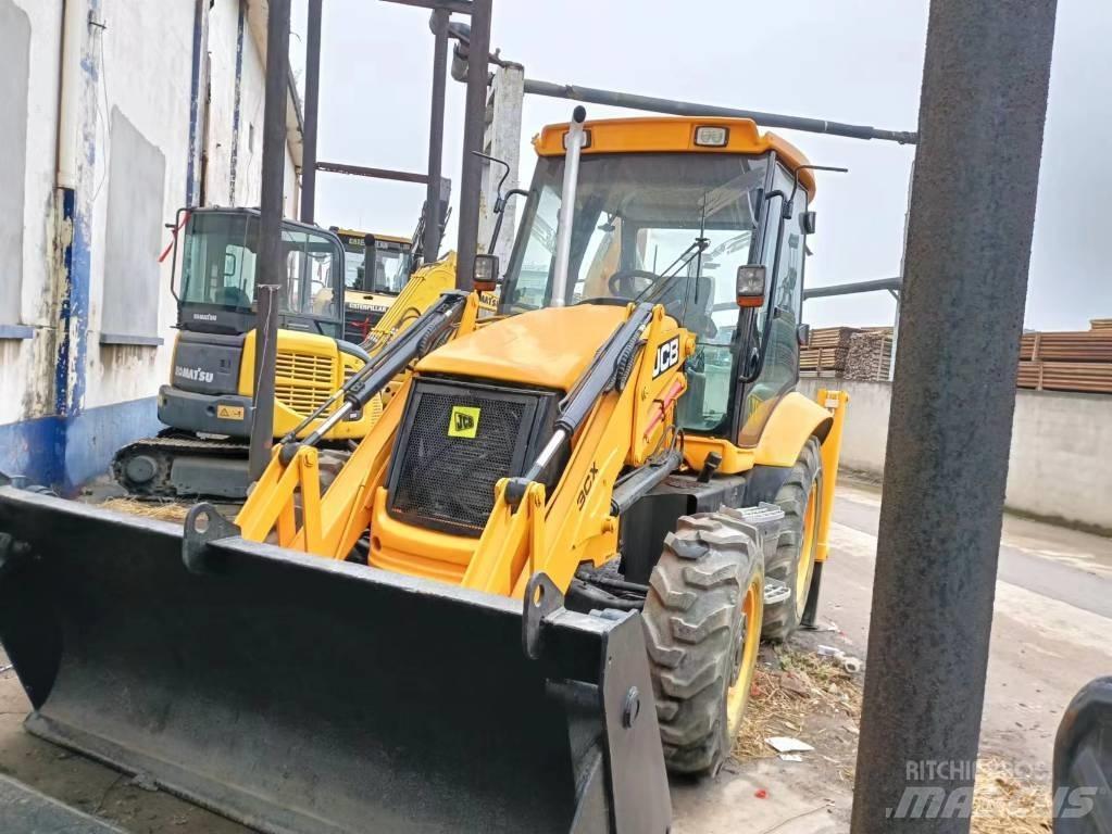 JCB 3 CX Bagri na kolesih