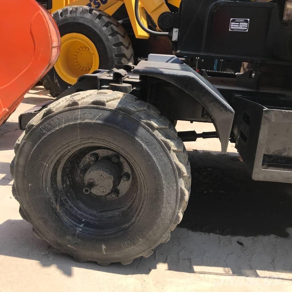 Hyundai 60 W Bagri na kolesih