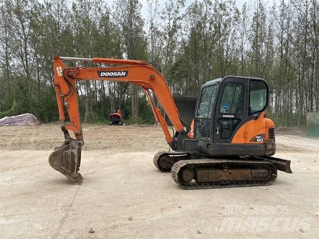 Doosan DX 60 Mini bagri <7t