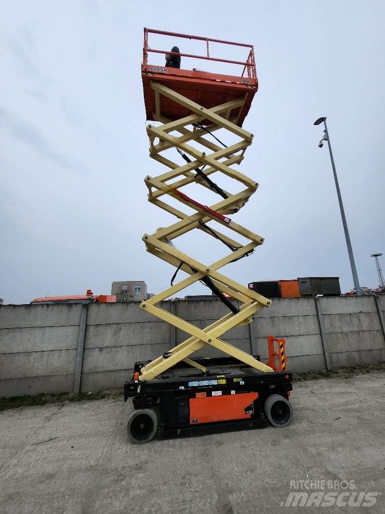 JLG 4045 Škarjaste dvižne ploščadi