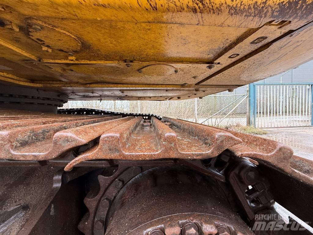 Komatsu HB 215 LC-2 Bagri goseničarji