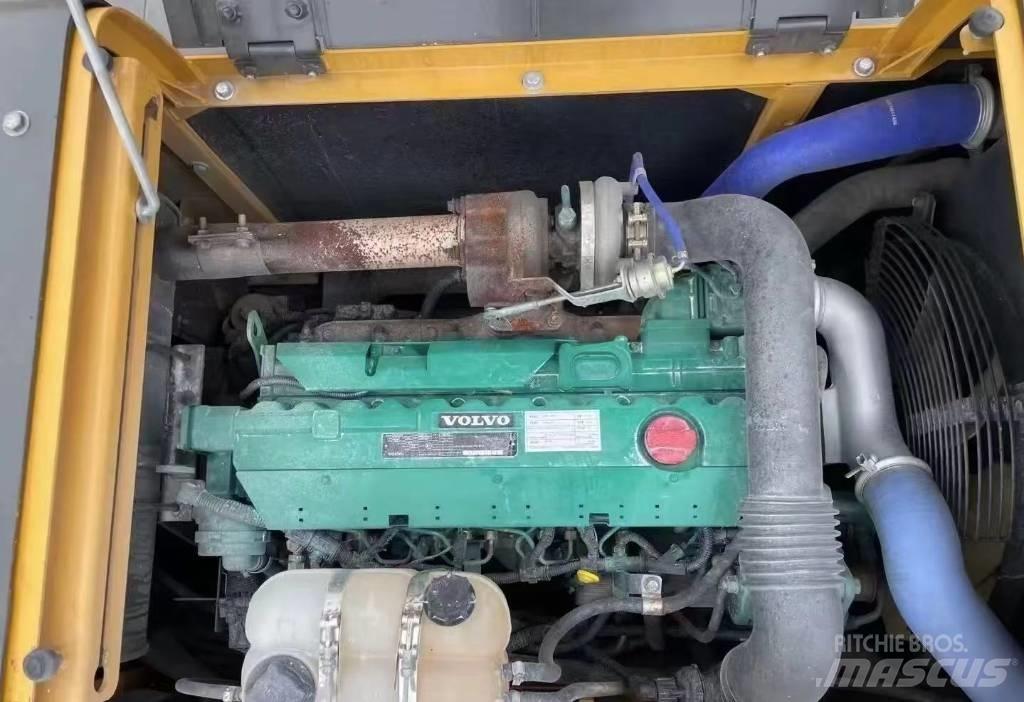 Volvo 210 Bagri goseničarji