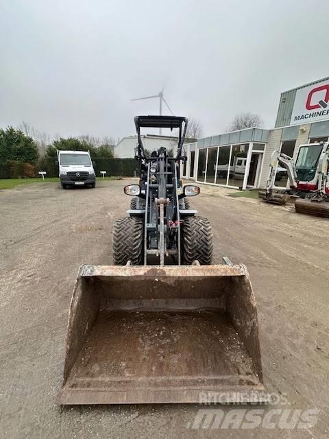 GiANT G2200 HD Kolesni nakladalci
