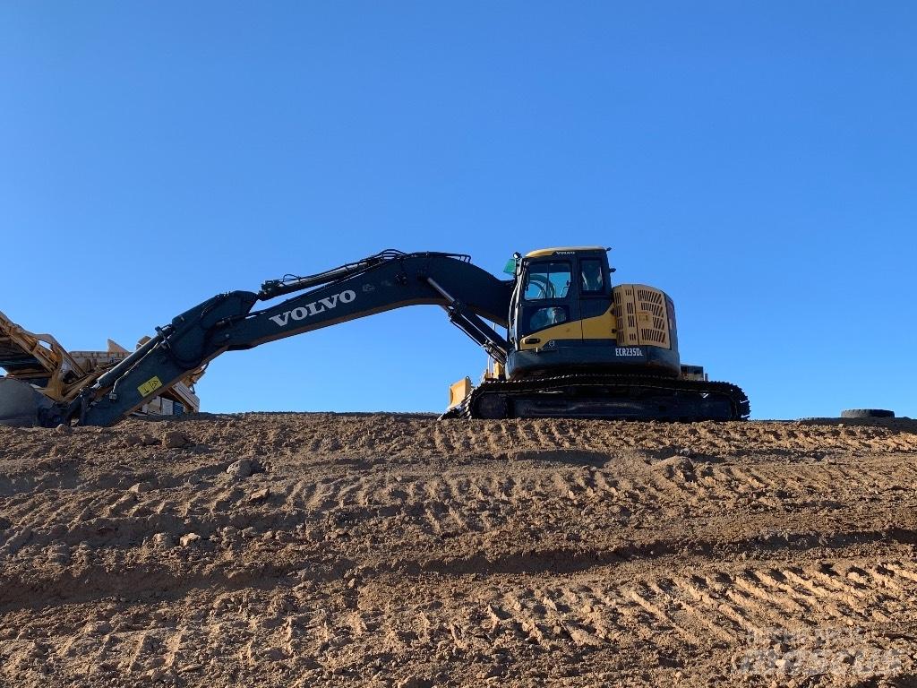 Komatsu 138 us -8 Bagri goseničarji