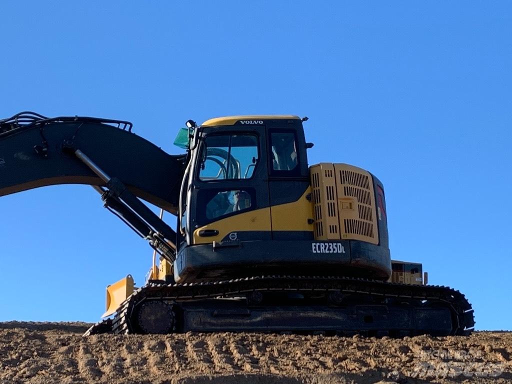 Komatsu 138 us -8 Bagri goseničarji