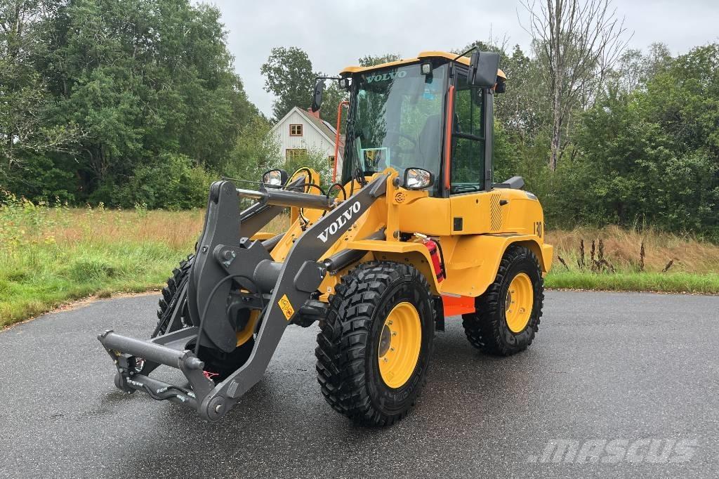 Volvo L 30 Kolesni nakladalci