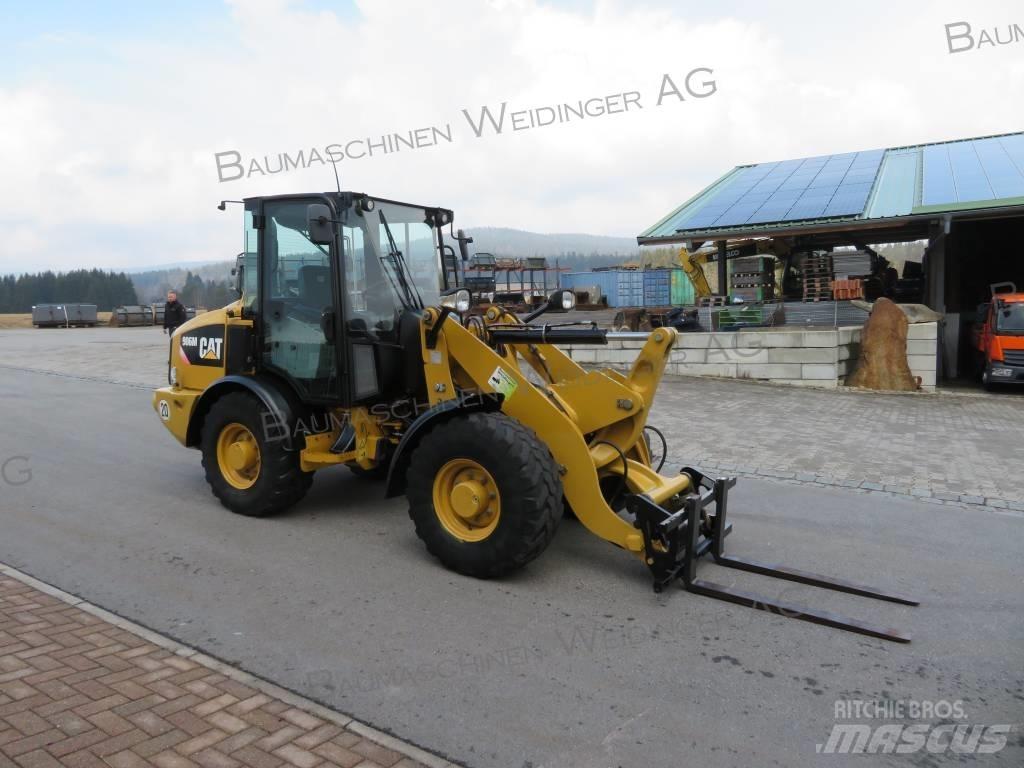 CAT 906M Kolesni nakladalci