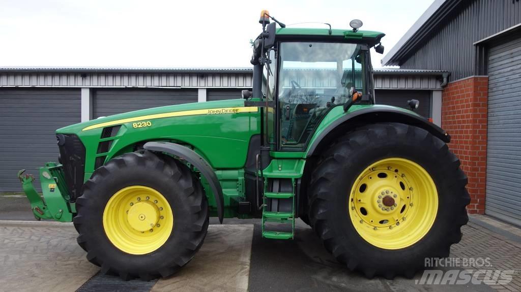 John Deere 8230 ILS Traktorji