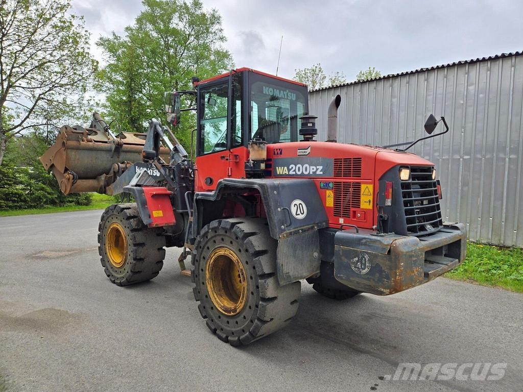 Komatsu WA200PZ-6 Kolesni nakladalci