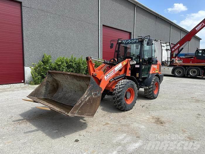 Kubota R065 Kolesni nakladalci