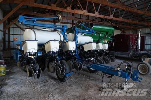 Kinze 3200 12R30 Sadilniki