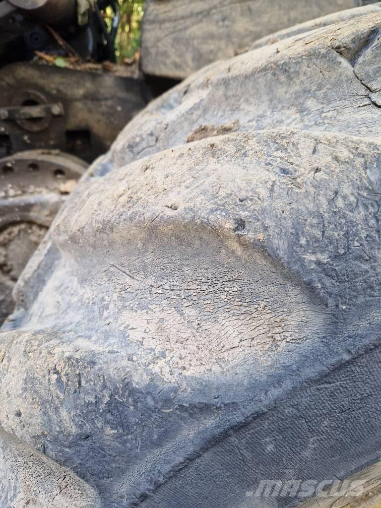 John Deere 1270 D Harvesterji