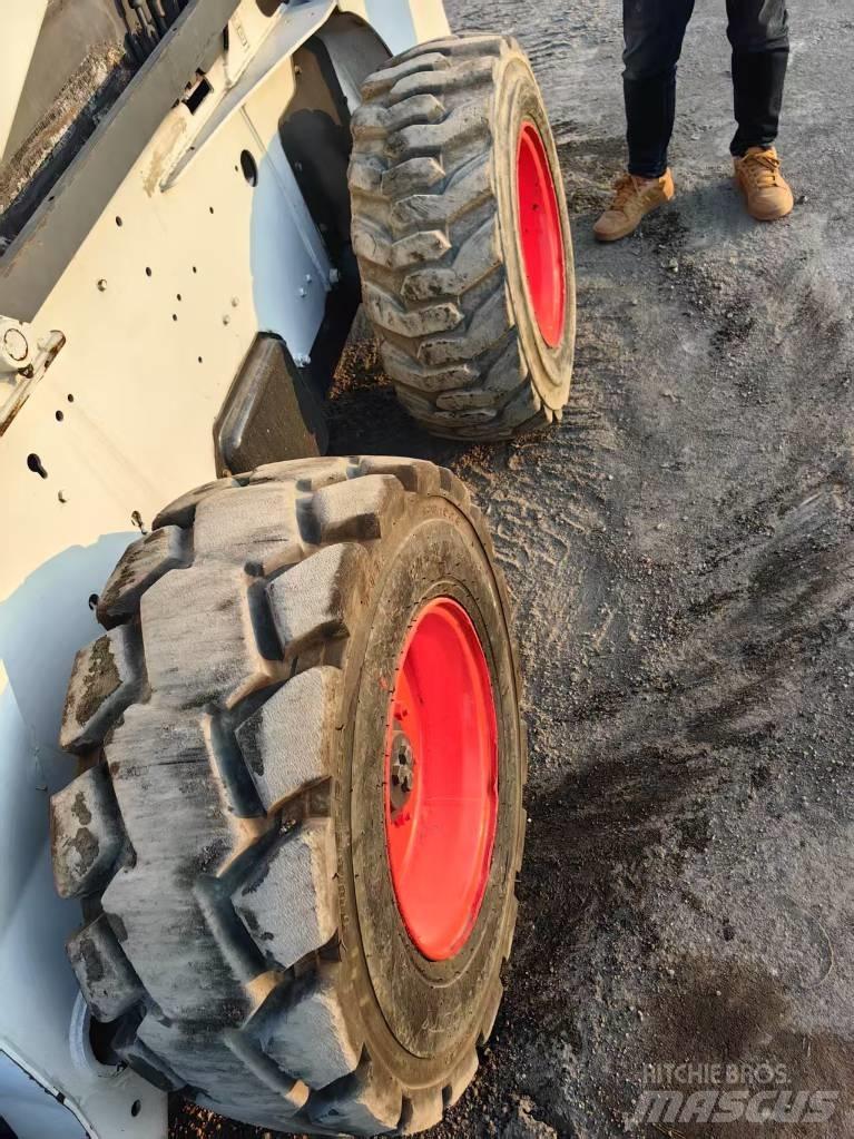 Bobcat S 300 Skid steer mini nakladalci