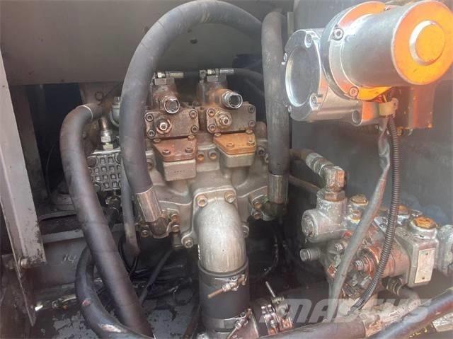 Hitachi EX120 Bagri goseničarji