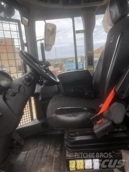 CAT 926M Kolesni nakladalci