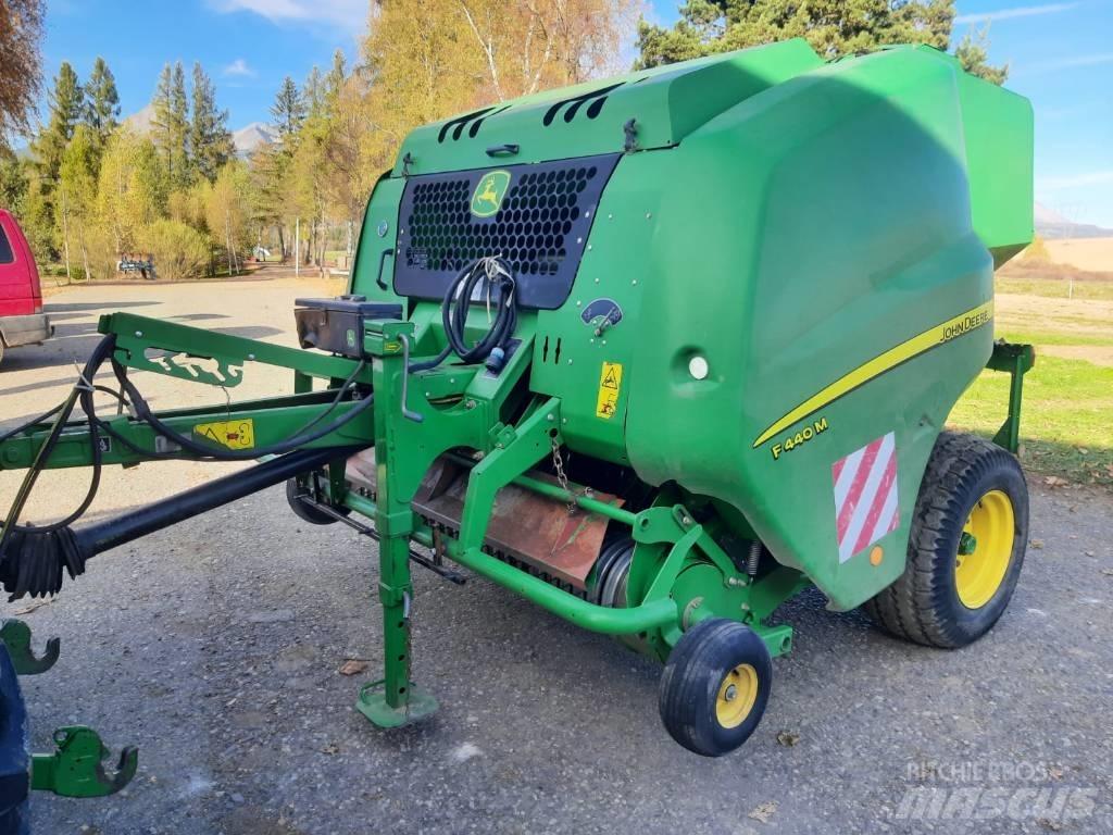 John Deere F 440 M Balirke (okrogle bale)