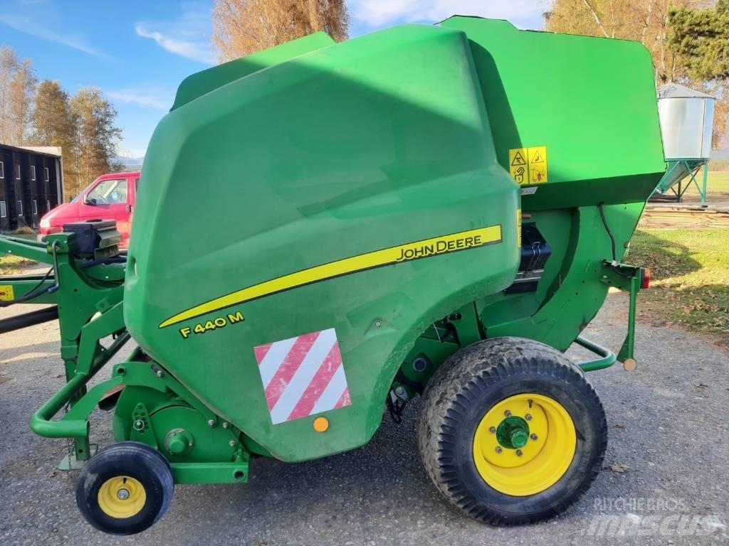 John Deere F 440 M Balirke (okrogle bale)